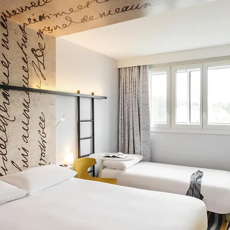 Ibis Styles Centre 3* מו